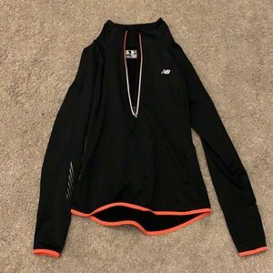 EUC New Balance half zip size medium